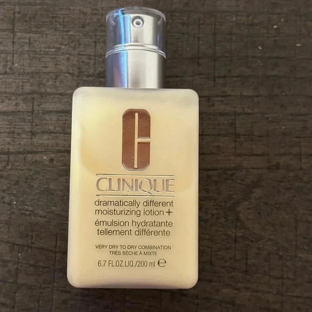 NWT $49 6.7oz Clinique Dramatically Different Moisturizing Face Lotion+Pump - Picture 5 of 9